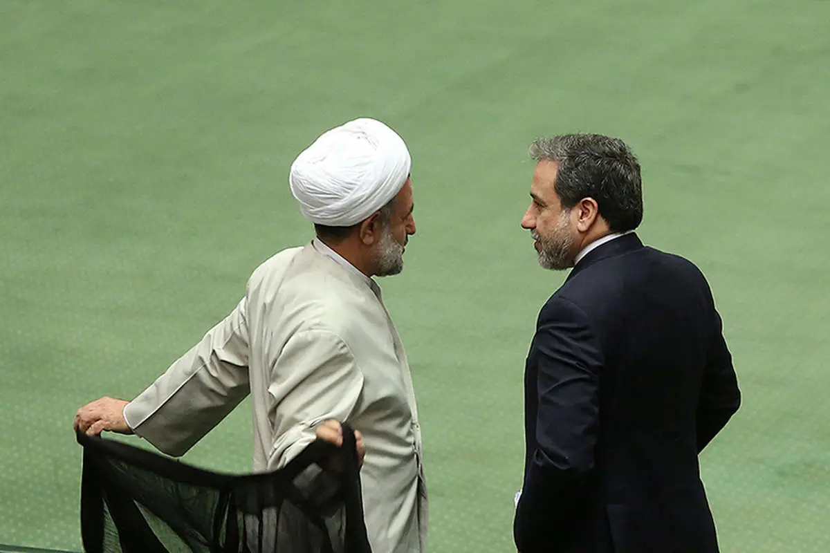 (تصاویر) عراقچی در صحن مجلس