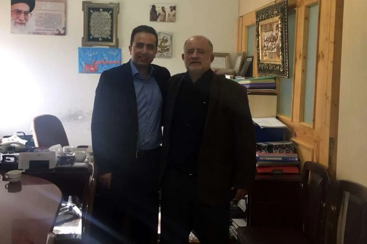 عکسی از حضور وکیل بقایی در دفتر قاضیپور