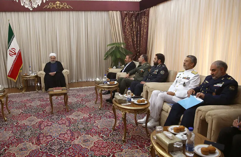 (تصاویر) دیدار روحانی با فرماندهان ارتش