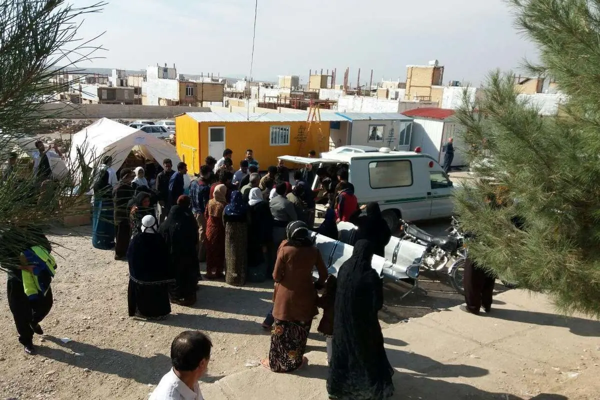 (تصویر) فوت زنی بر اثر گازگرفتگی در چادر زلزلهزدگان