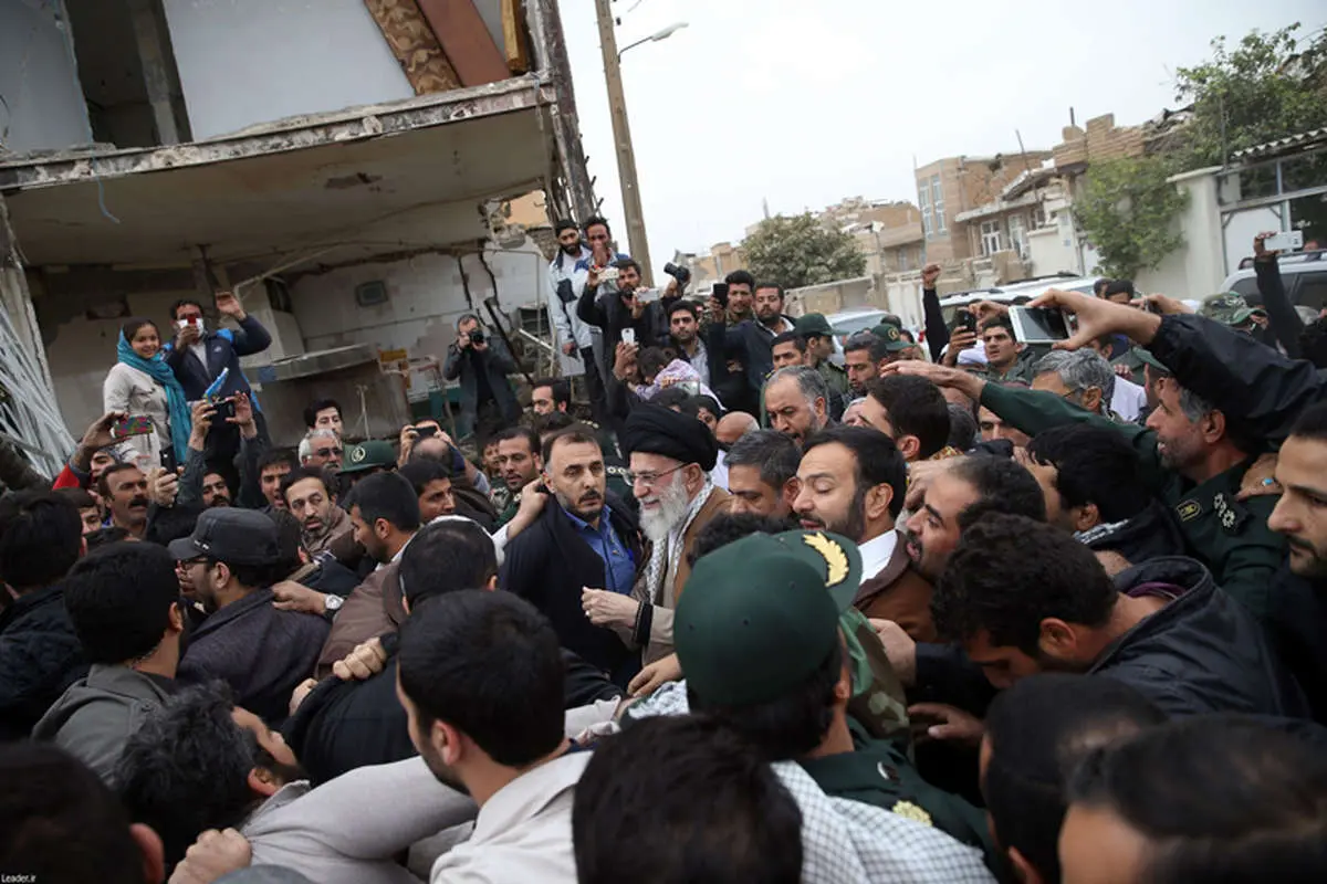 (تصاویر) حضور رهبرانقلاب در مناطق زلزله‌زده