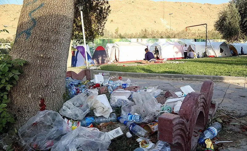 (تصاویر) وضعیت نامناسب بهداشت در مناطق زلزله‌زده