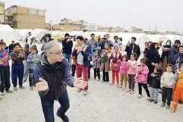 با مردم زلزله‌زده سلفی نگیرید!