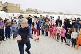 با مردم زلزله‌زده سلفی نگیرید!