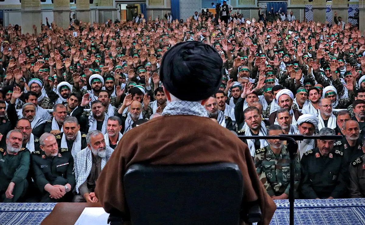 (تصاویر) دیدار جمعی از بسیجیان با رهبر انقلاب