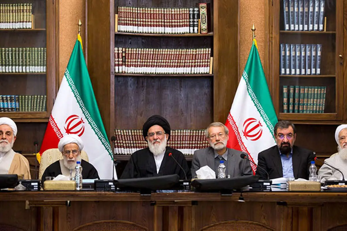 (تصاویر) غیبت روحانی و آملی لاریجانی، گفت‌وگو احمدی‌نژاد و شمخانی
