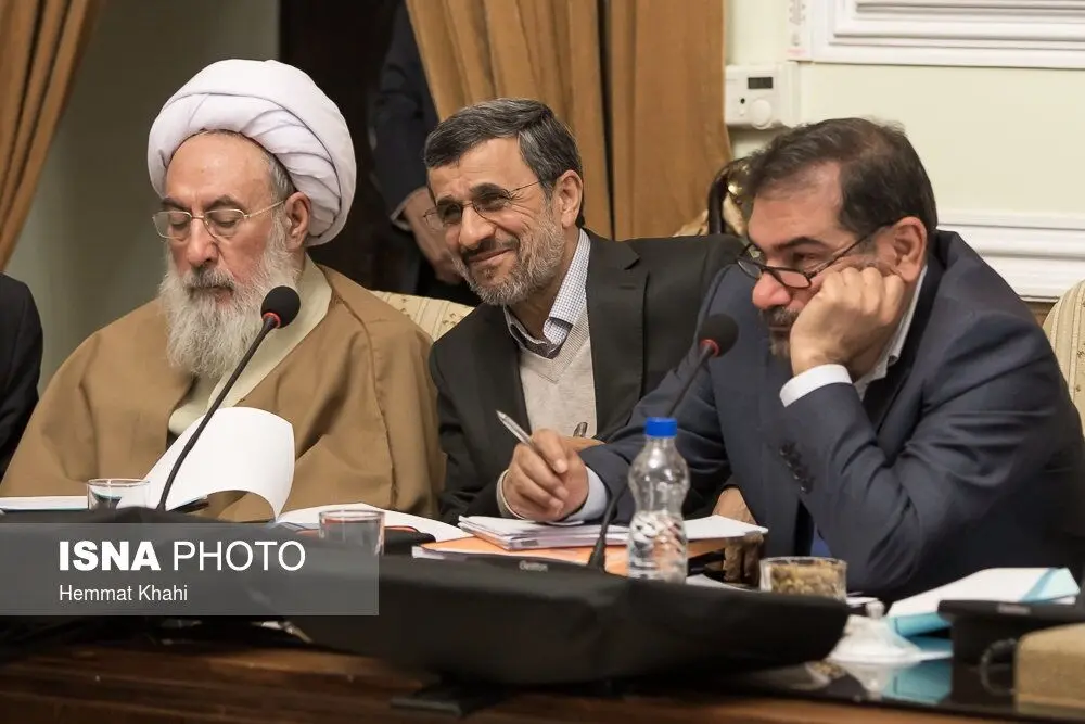 احمدی‌نژاد در جلسه مجمع به چه می‌خندید؟