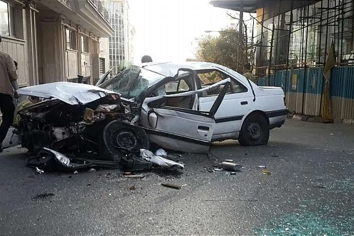 (تصاویر) تصادف شدید راننده زن با درخت در ولنجک