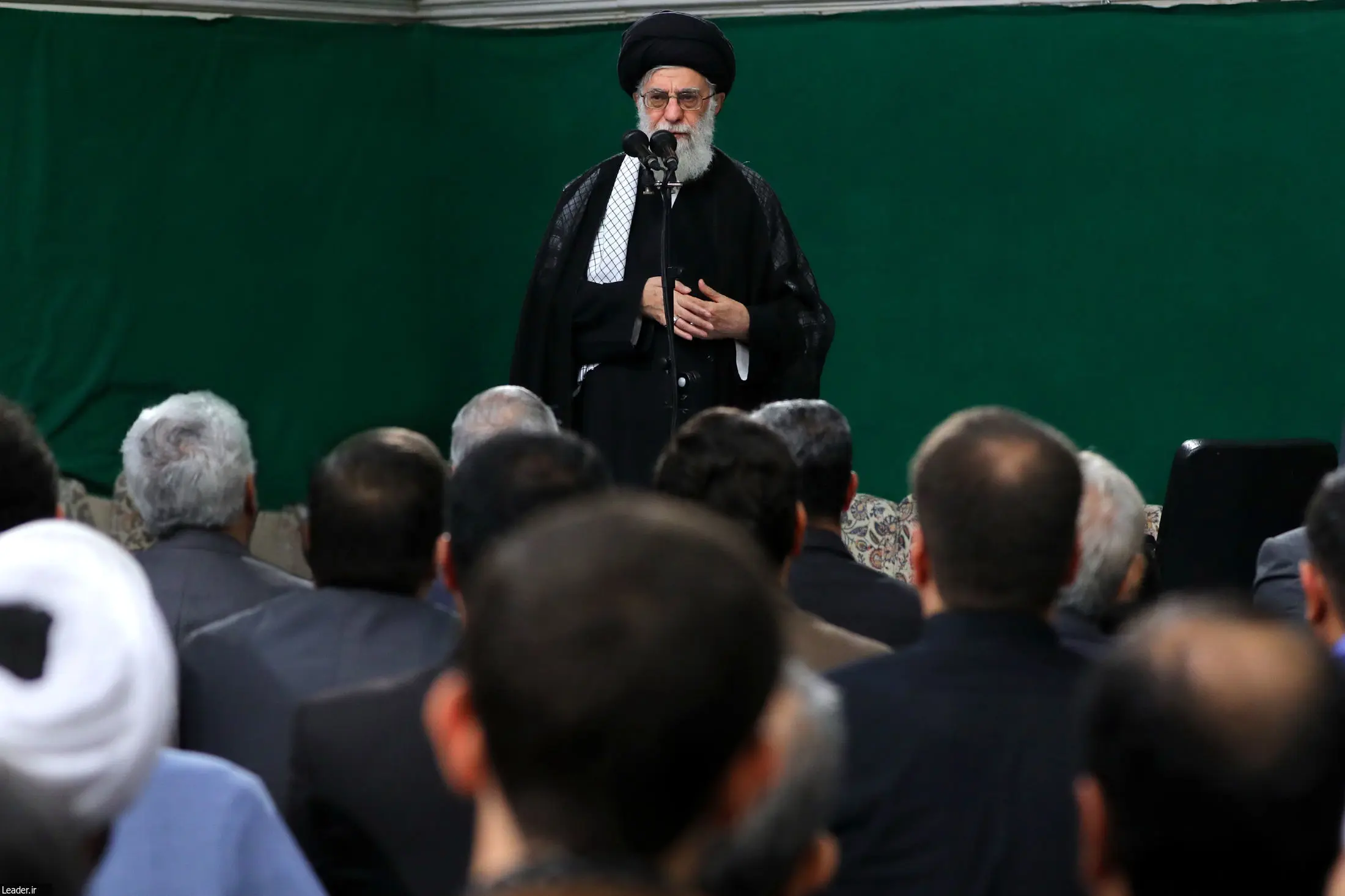 (تصاویر) عزاداری اربعین حسینی با حضور رهبر انقلاب