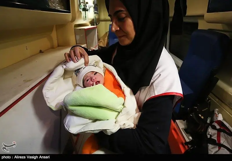 (تصاویر) لبخند یک نوزاد به زندگی در سرپل ذهاب