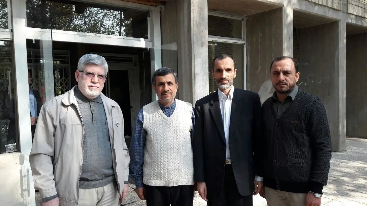 (تصاویر) بست‌نشینی بقایی در حرم شاه‌عبدالعظیم