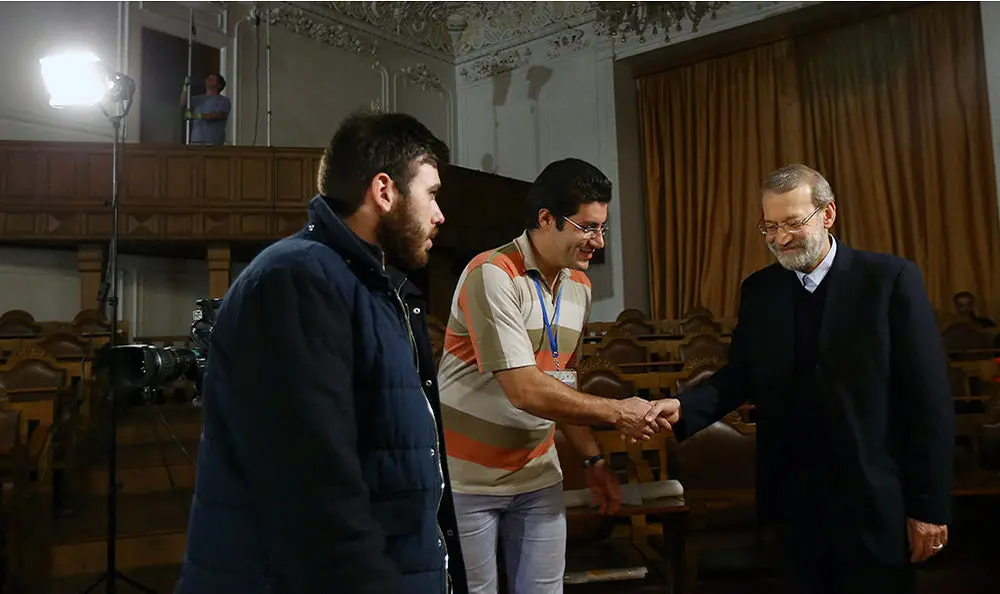 (تصاویر) گفت‌وگوی تلویزیونی رئیس مجلس