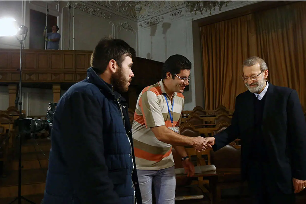 (تصاویر) گفتوگوی تلویزیونی رئیس مجلس
