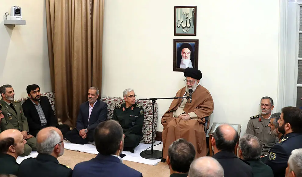 (تصاویر) دیدار برگزیدگان جشنواره مالک اشتر با رهبر انقلاب
