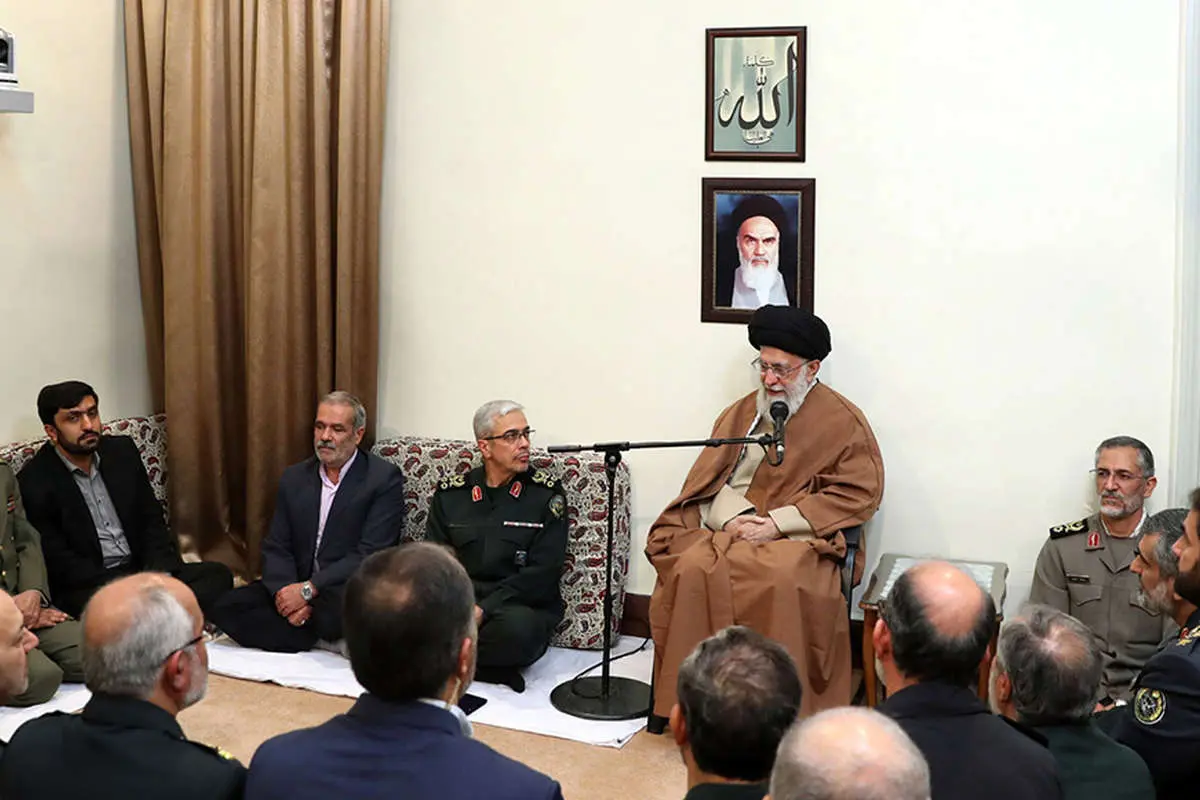 (تصاویر) دیدار برگزیدگان جشنواره مالک اشتر با رهبر انقلاب
