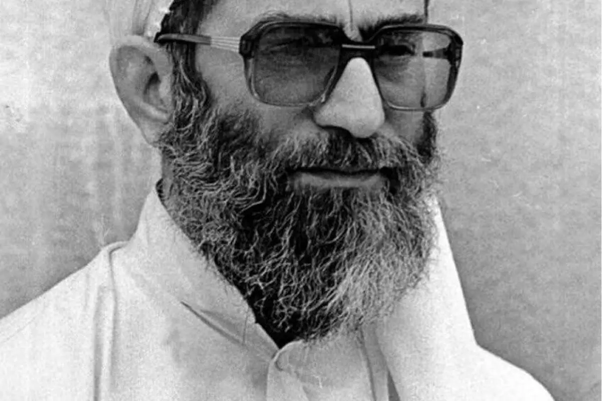 رهبر انقلاب در لباس اهالی سیستان و بلوچستان