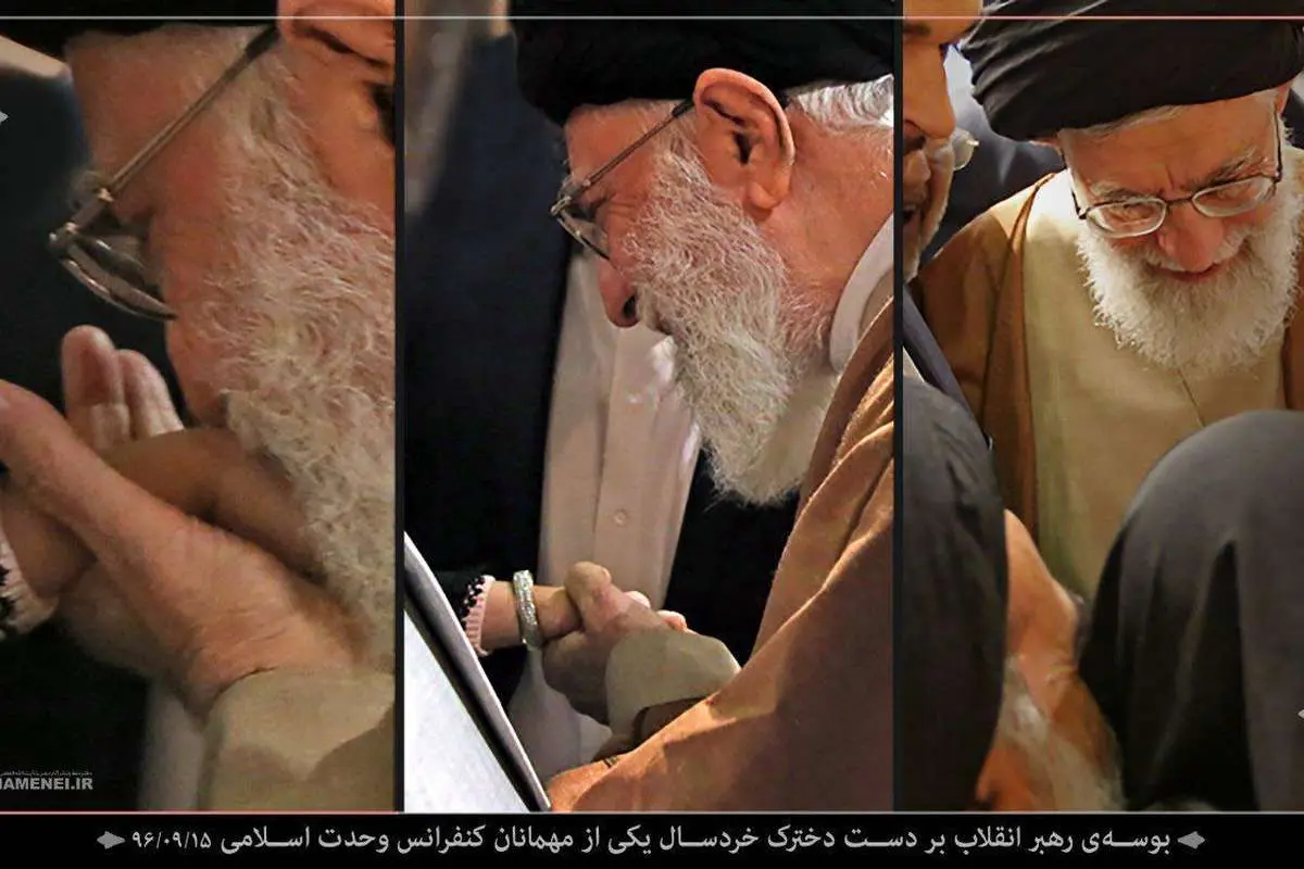 (تصویر) بوسه رهبرانقلاب بر دست دخترک خردسال