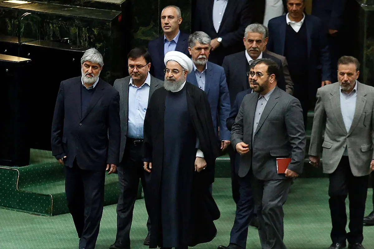 (تصاویر) تقدیم لایحه بودجه توسط روحانی به مجلس