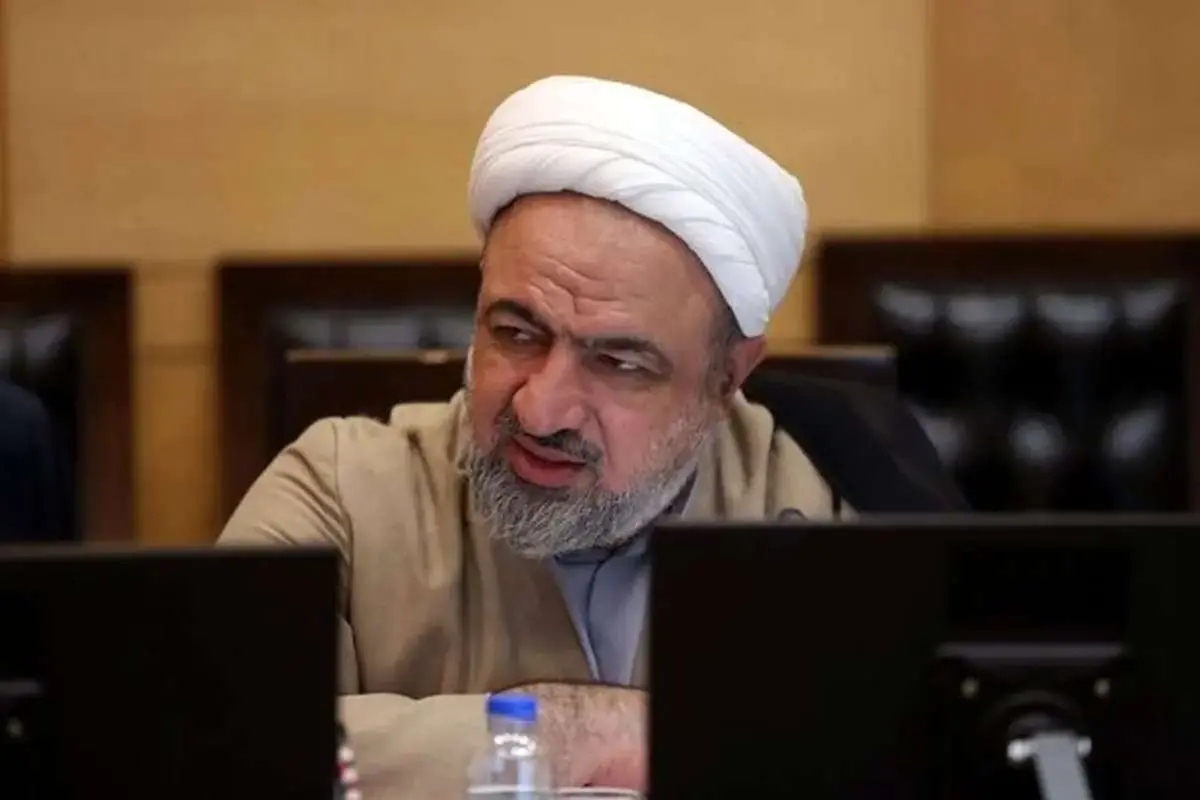 پاسخ تند مداح منتقد به توئیت رسایی: هزینهی این شعارها را مردم میدهند