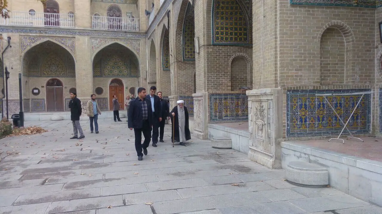 (تصویر) احمدی‌نژاد و جنتی در مراسم ترحیم آیت‌الله حائری شیرازی