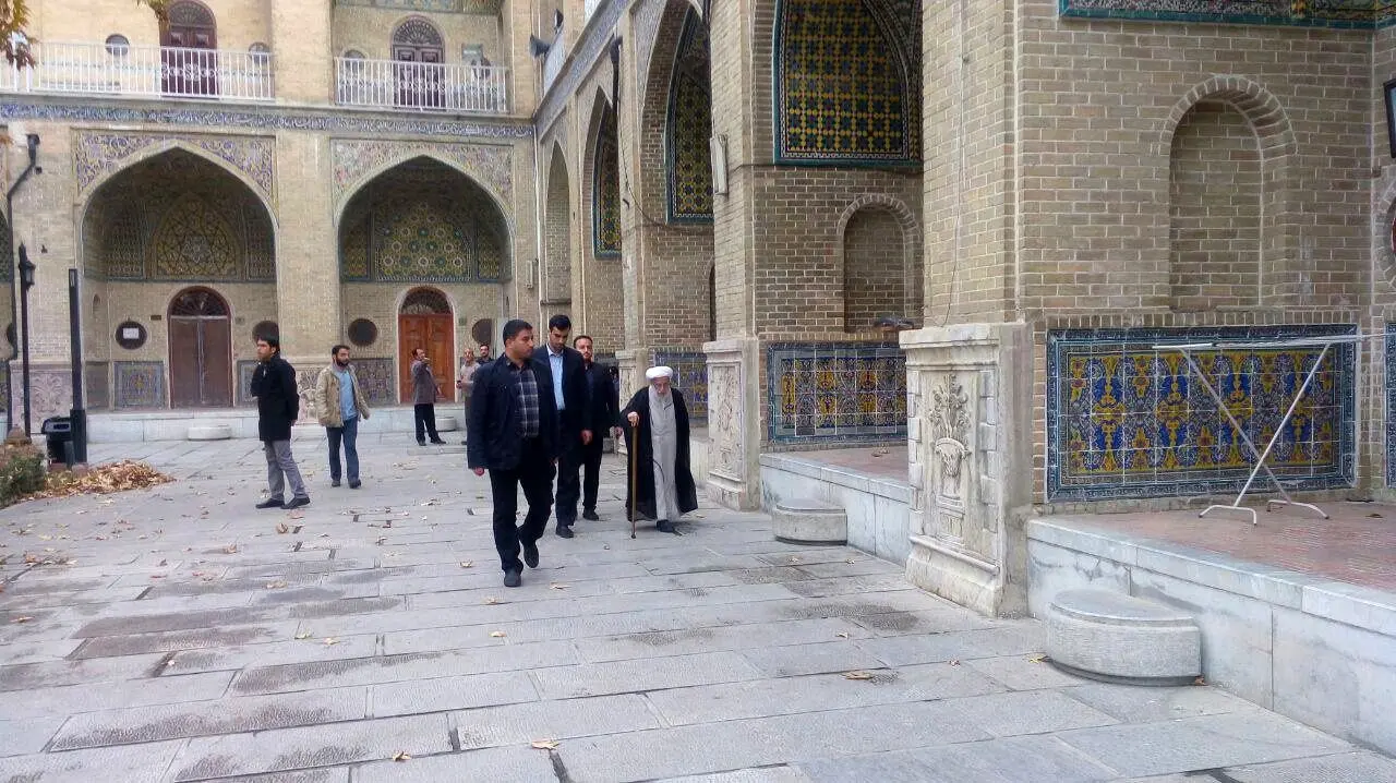(تصویر) احمدی‌نژاد و جنتی در مراسم ترحیم آیت‌الله حائری شیرازی