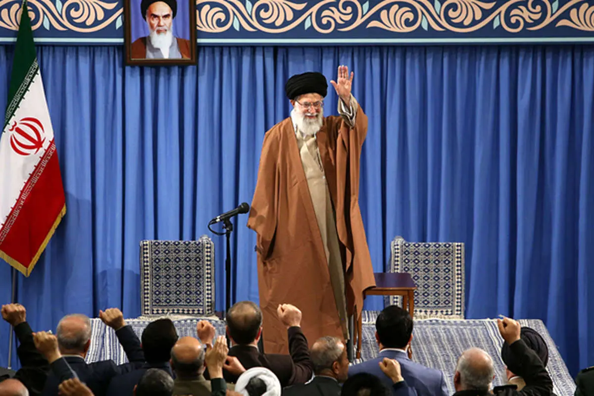کسانی که امکانات کشور دستشان بوده حق ندارند نقش اپوزیسیون بازی کنند