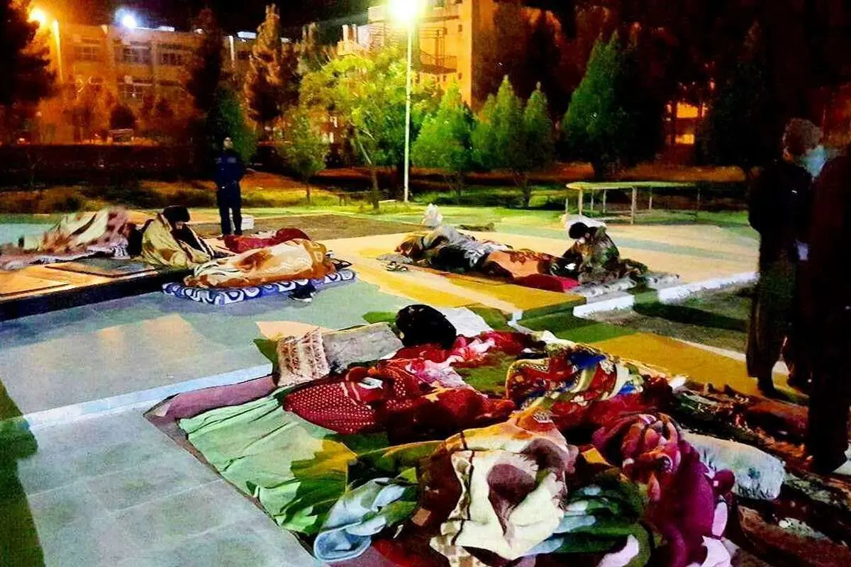 شب بیداری دانشجویان کرمان از ترس زلزله