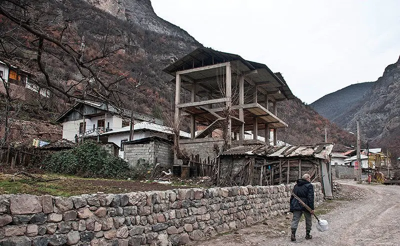 (تصاویر) کابوس سنگ درروستای منجیر