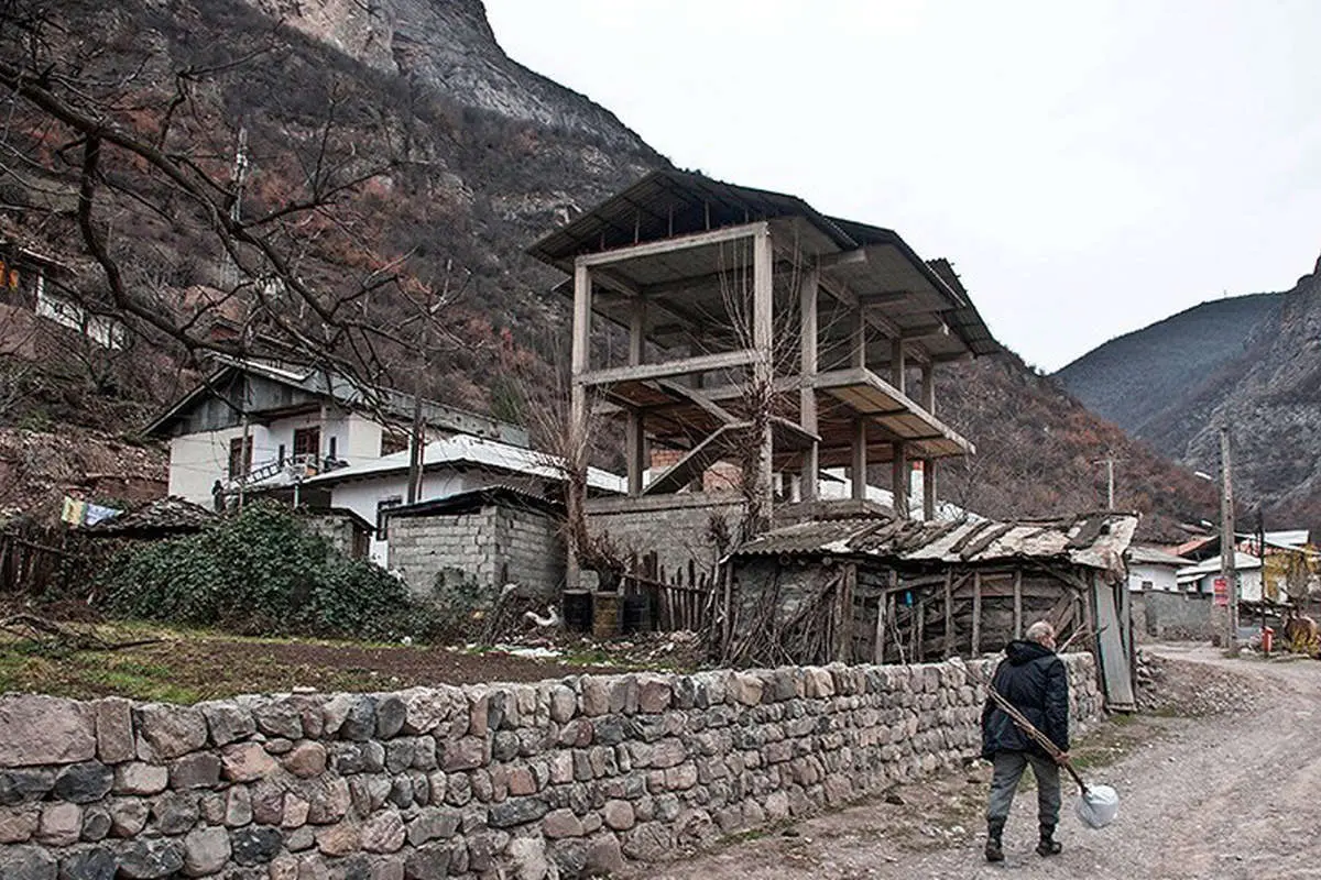 (تصاویر) کابوس سنگ درروستای منجیر