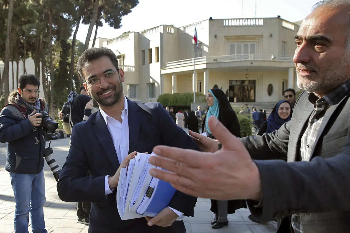(تصاویر) حواشی هیات دولت در جمع خبرنگاران