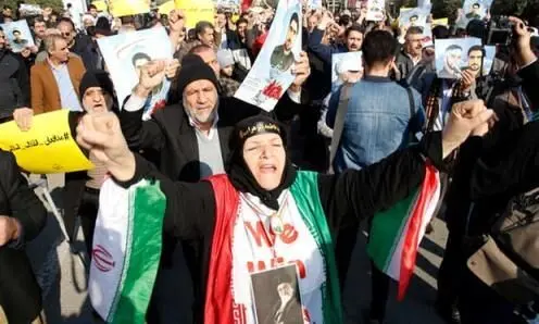 گاردین: ایران در سراشیب سقوط نیست