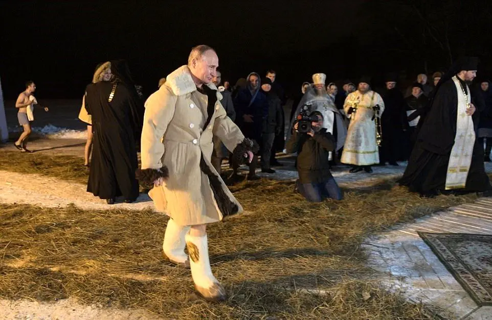 (تصاویر) آب‌تنی پوتین در سرمای منفی ۱۵ درجه