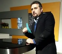 پاسخ مجری تلویزیون به مهراب قاسمخانی