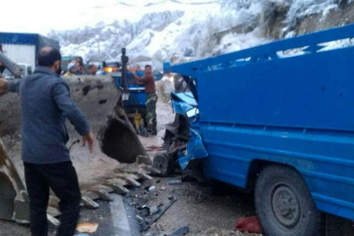 (عکس) دوئل مرگبار ۲ وانت در جاده روستایی