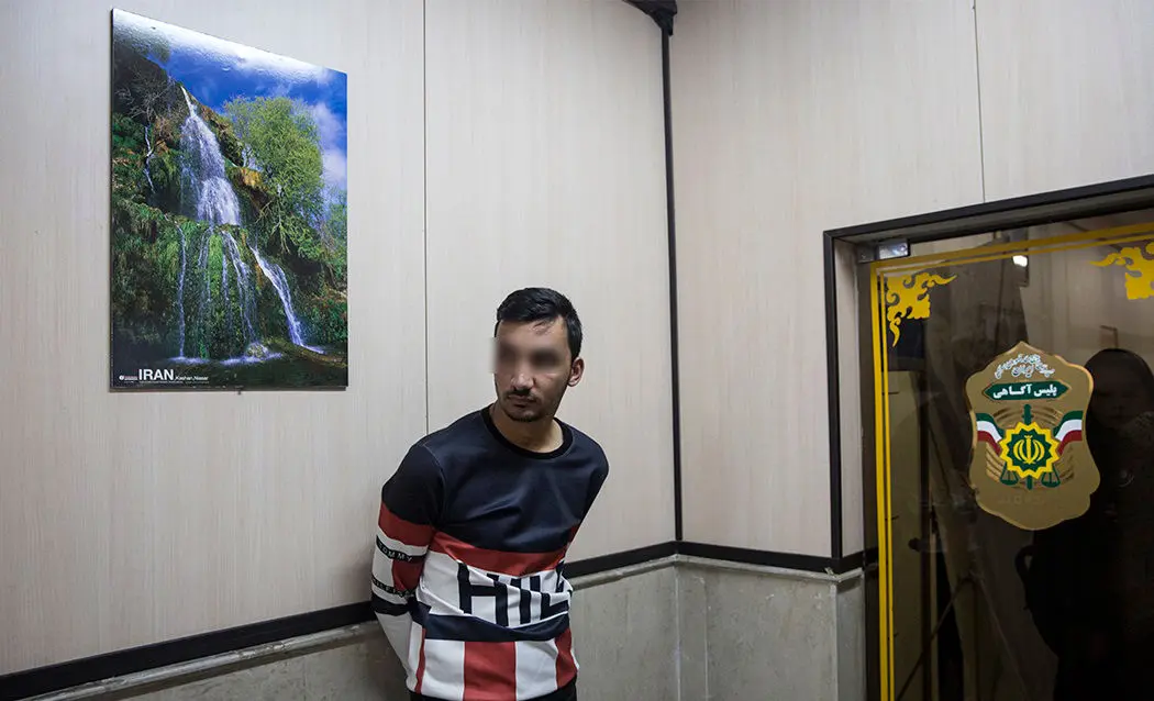 (تصاویر) دستگیری سارقان مسلح قبل از سرقت طلا فروشی