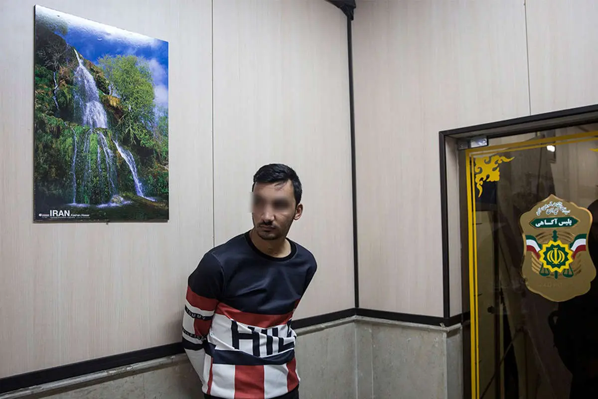 (تصاویر) دستگیری سارقان مسلح قبل از سرقت طلا فروشی
