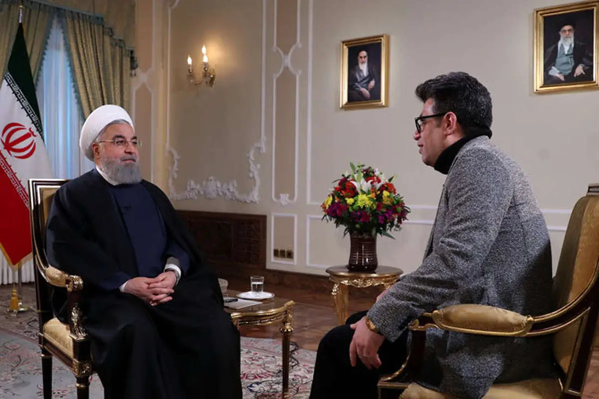 زیباکلام: آقای روحانی گویی با یک مشت بچه صحبت می‌کند!