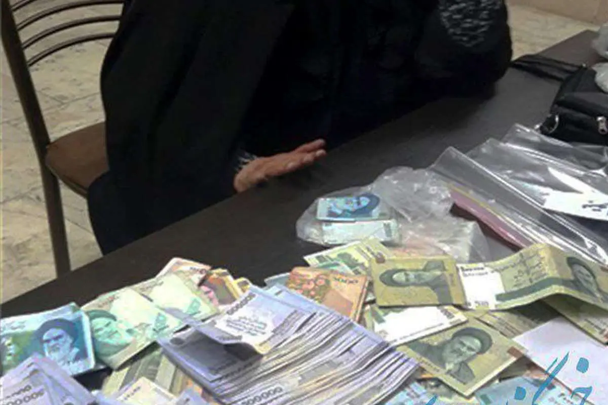 (تصویر) پیرزن گدای تجریش هنگام دستگیری ۴ میلیون پول نقد داشت