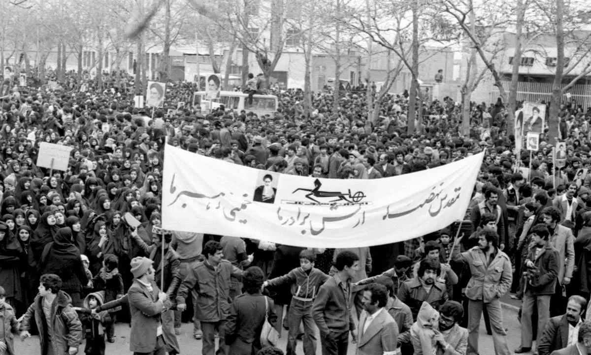 (تصاویر) سالروز راهپیمایی مردم برای بازگشت امام خمینی (ره)