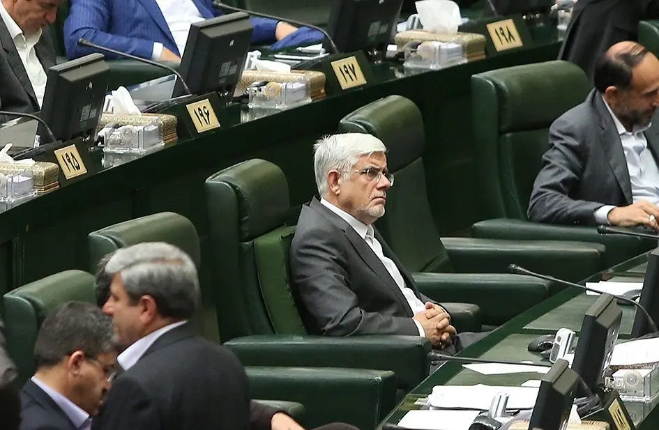 زیباکلام: انگار عارف در سوئیس زندگی می‌کند