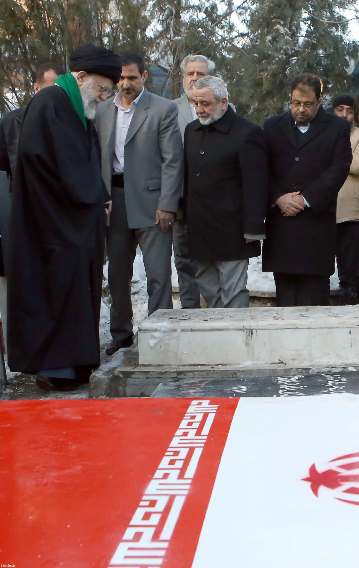 (تصاویر) رهبر انقلاب در مرقد امام و گلزار شهدا