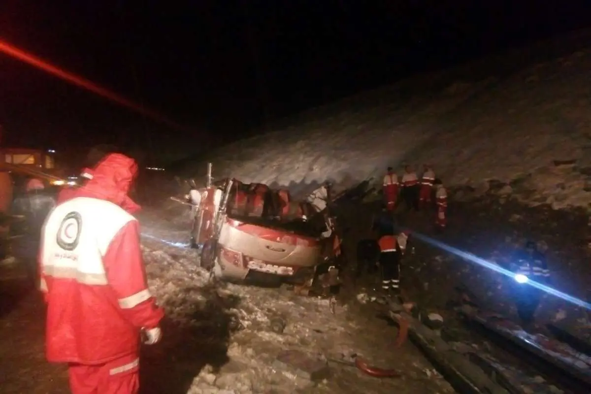 ۳ کشته و ۲۰ مصدوم در واژگونی اتوبوس در اتوبان تبریز
