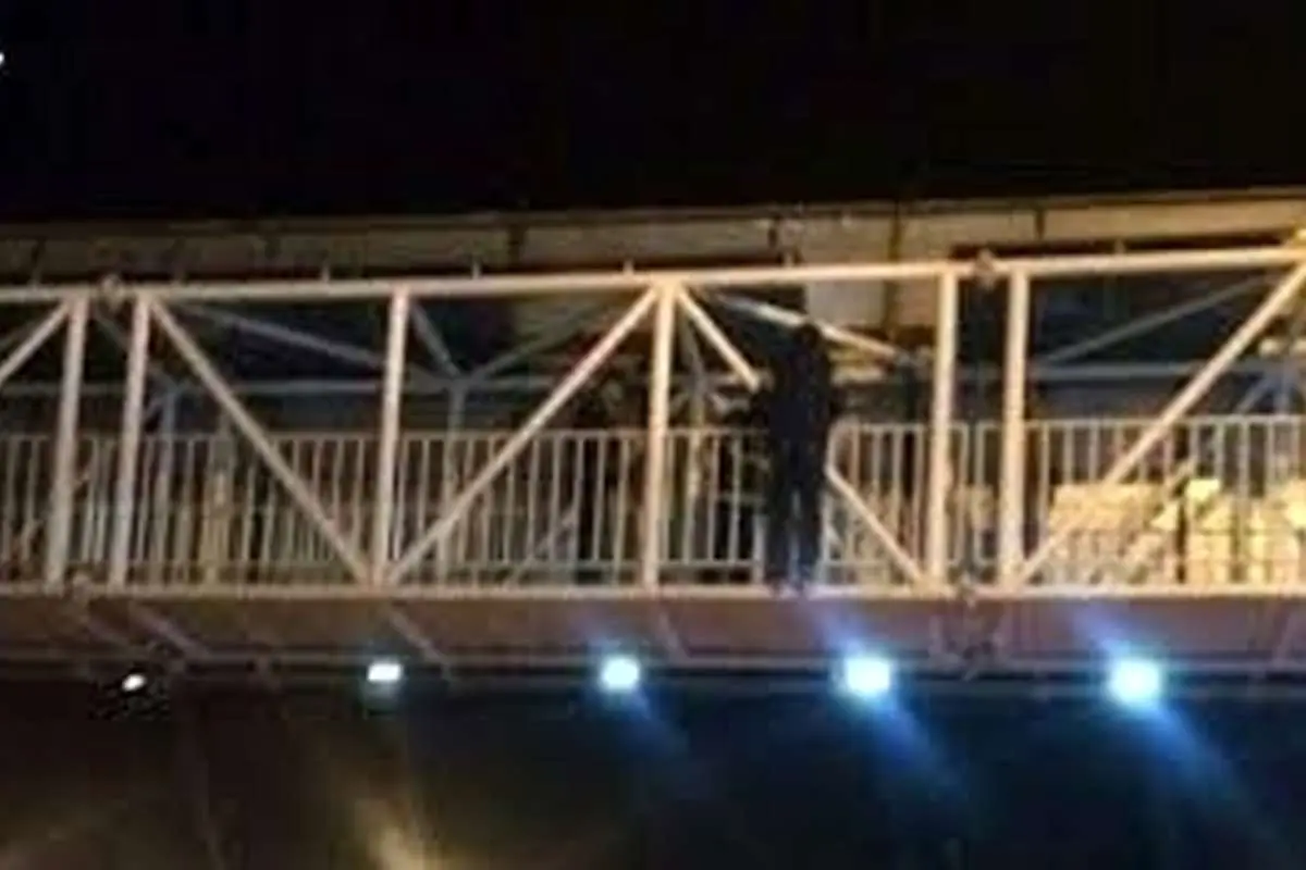 خودکشی زن جوان از پل عابر پیاده خیابان آزادی