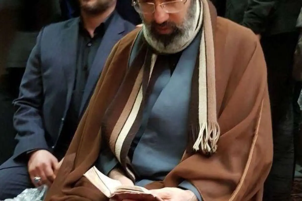 (تصویر) حضور فرزند رهبر انقلاب در ختم فرزند احمد توکلی