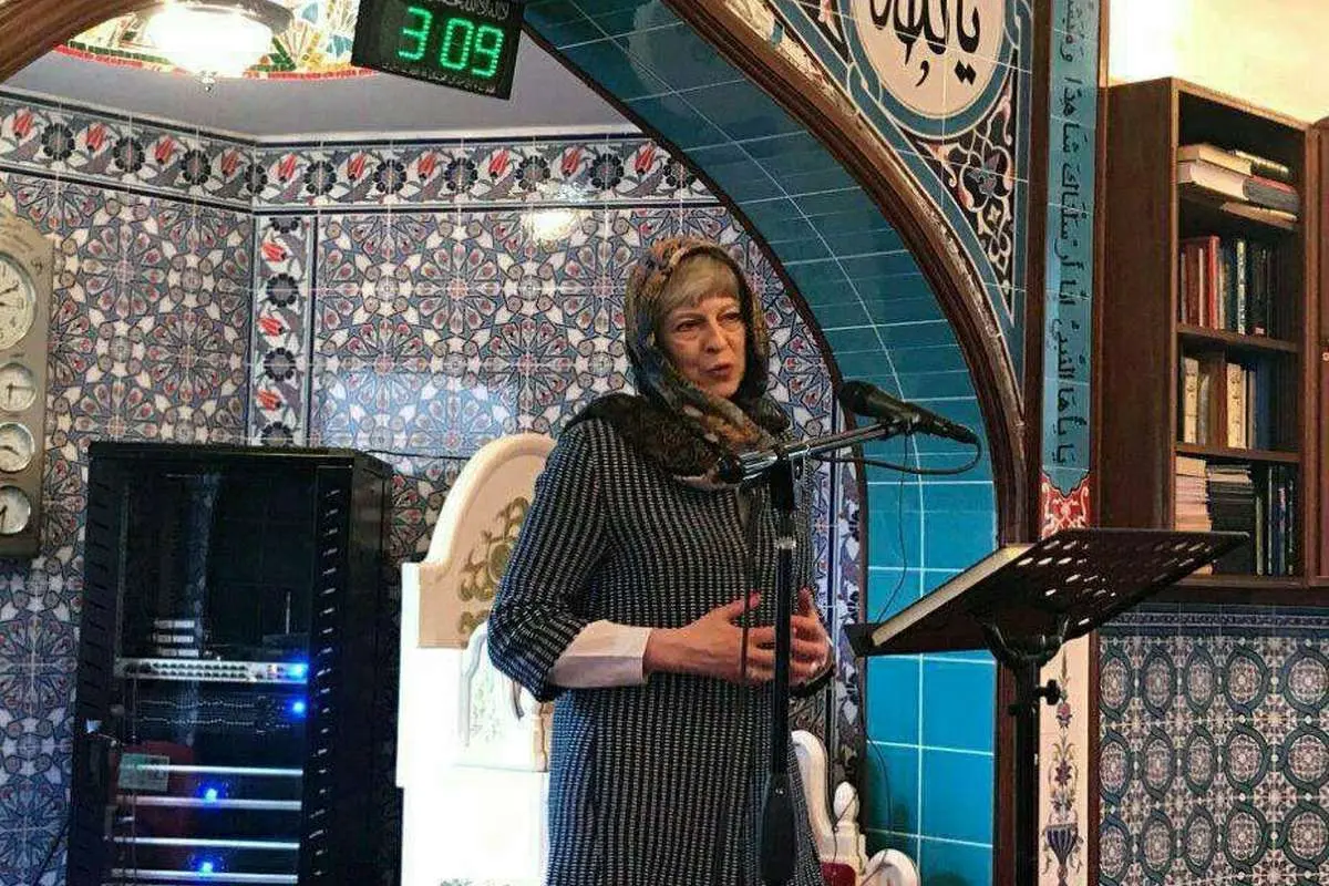 (تصویر) نخستوزیر انگلیس با حجاب شد
