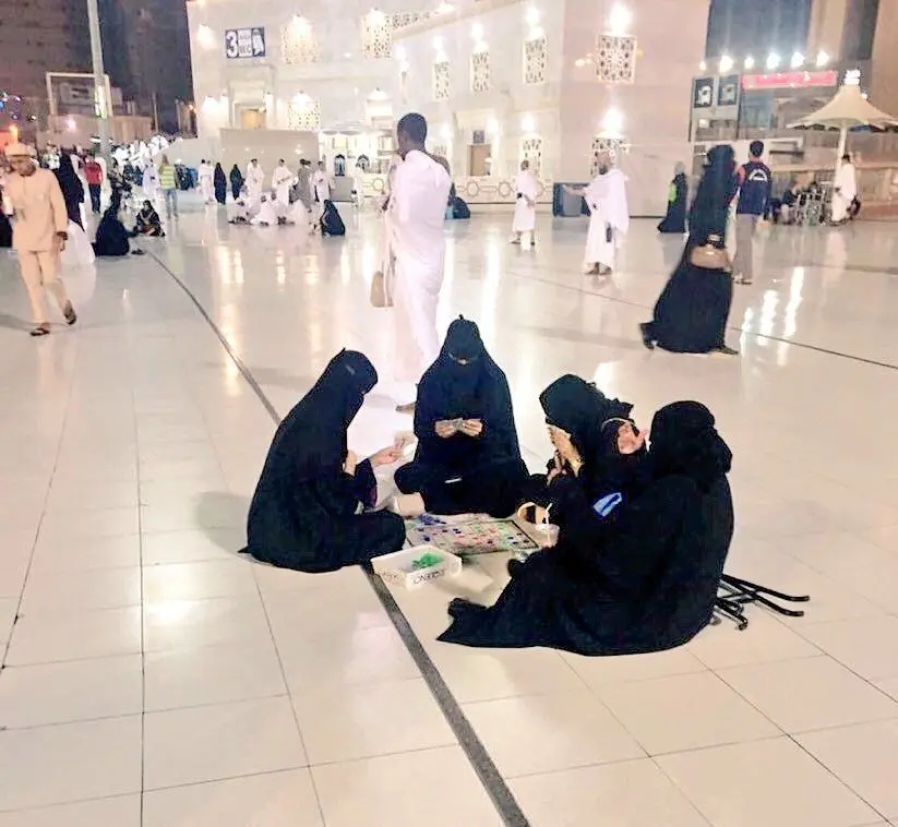 ورق بازی زنان در مسجدالحرام!