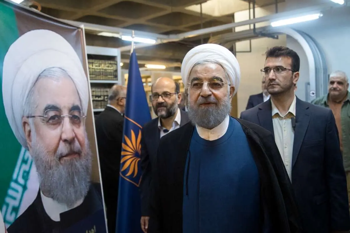 تصاویر؛ حسن روحانی ۲۵ هزار نسخه کتاب اهدا کرد