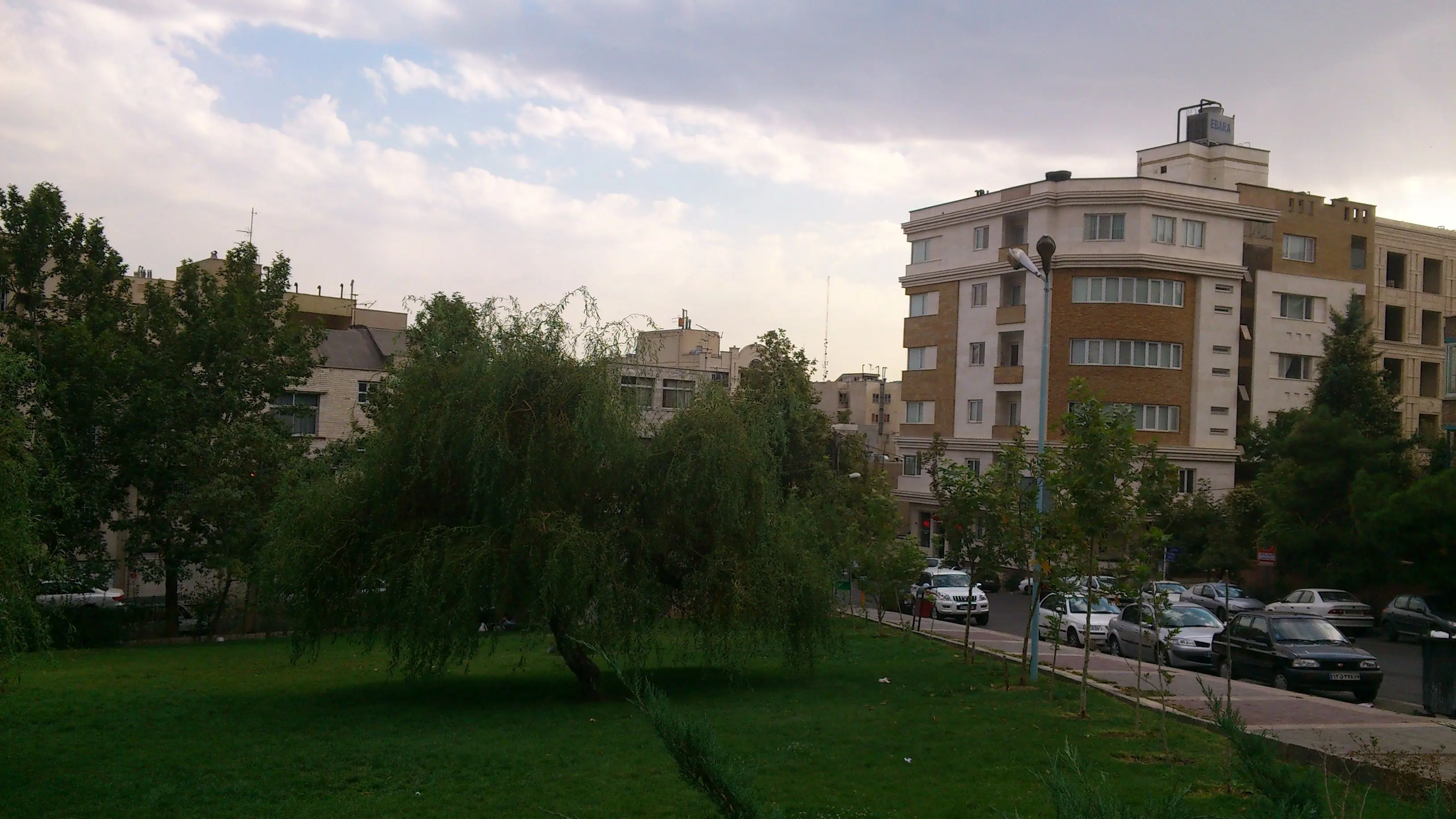 قیمت خرید خانه در سعادت‌آباد چقدر است؟
