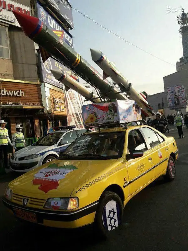 (تصویر) تاکسی حمل موشک در راهپیمایی ۲۲ بهمن