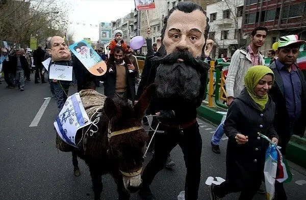 دگردیسی نمادی و ادبیاتی در مراسم‌های انقلابی